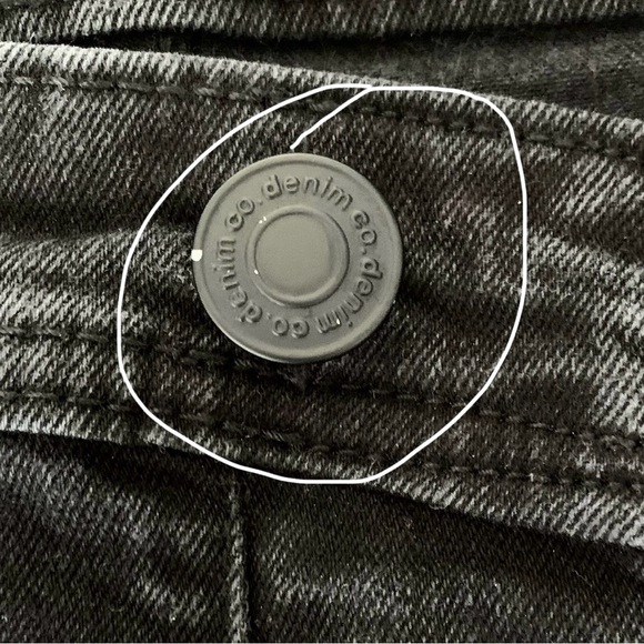 Demin & Co. Black 4 button down fly jeans. Relaxed straight jeans. Sz 12-14 - Picture 12 of 12